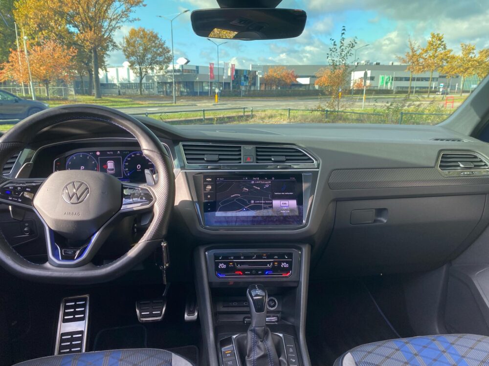Volkswagen Tiguan R 2.0 TSI 4Motion 18