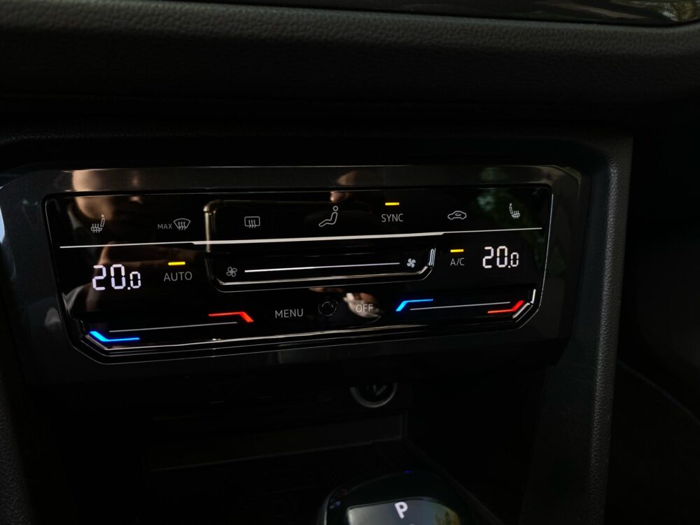 Volkswagen Tiguan R 2.0 TSI 4Motion 21