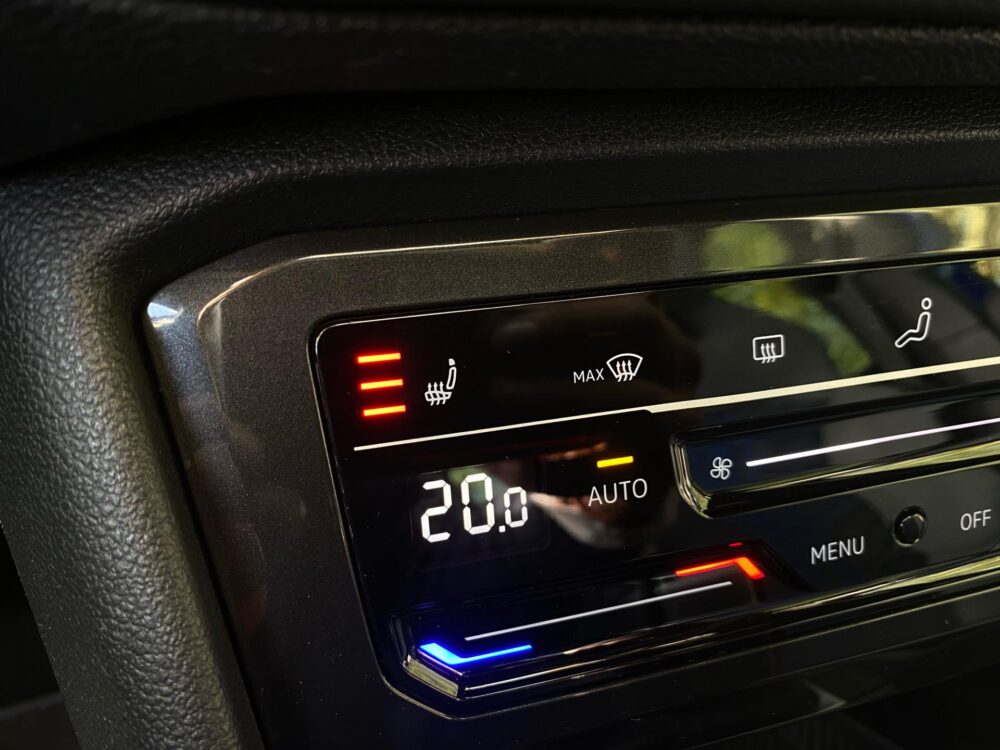Volkswagen Tiguan R 2.0 TSI 4Motion 22