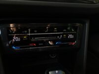 Volkswagen Tiguan R 2.0 TSI 4Motion 52