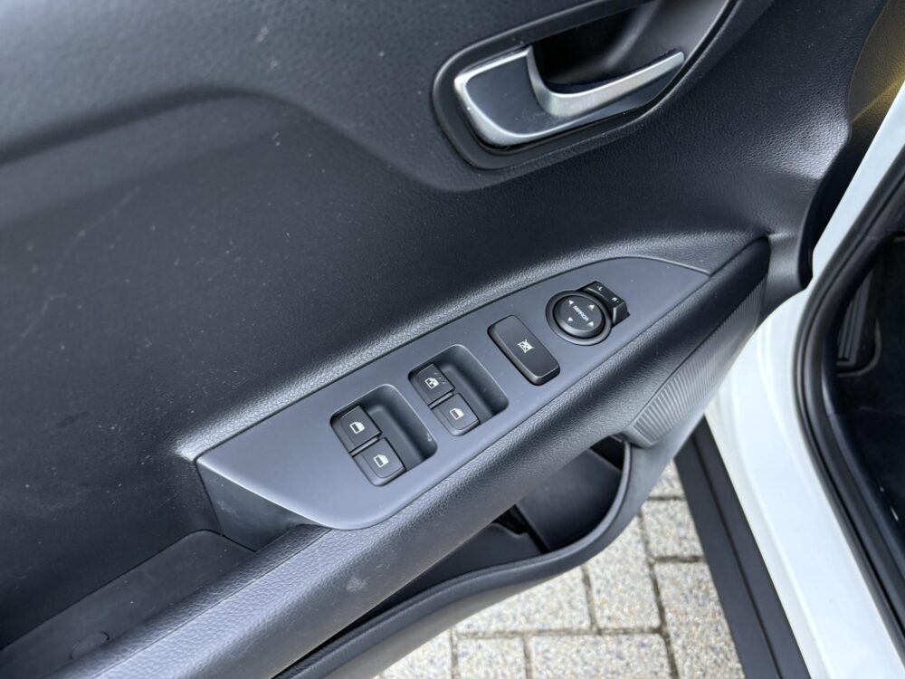 Kia Stonic 1.0 T-GDi MHEV DynamicLine 9