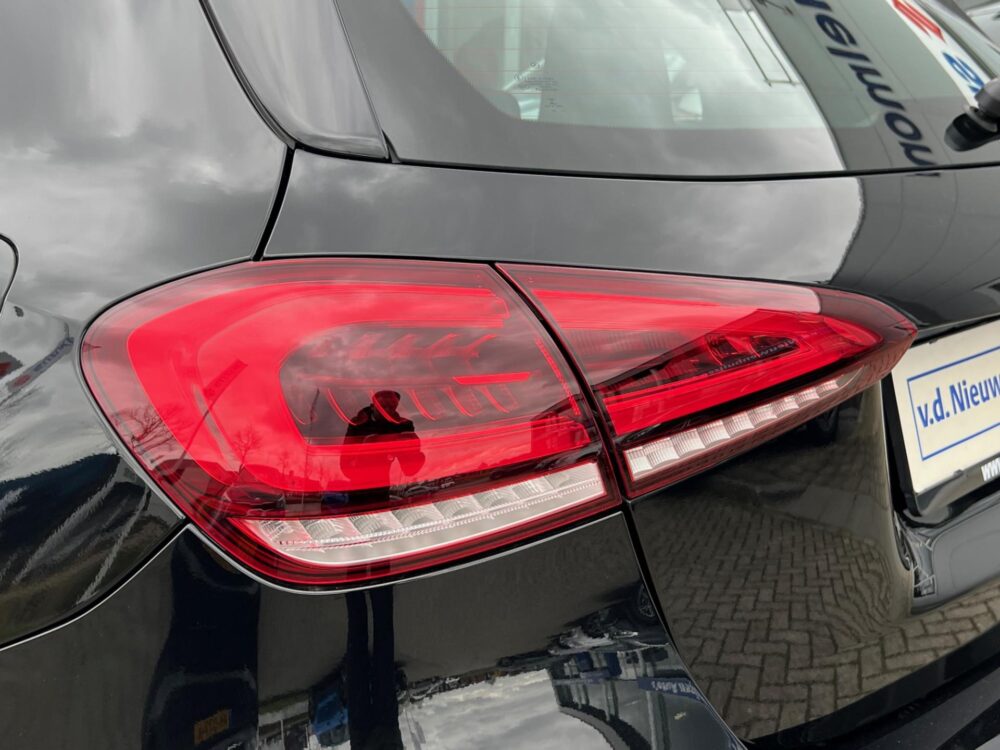 Mercedes-Benz A-Klasse 200 AMG Line 8