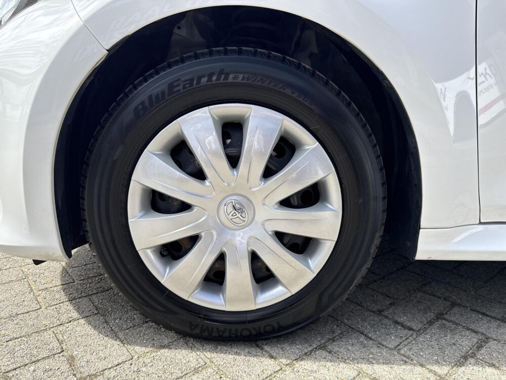 Toyota Yaris 1.5 Hybrid Active 17