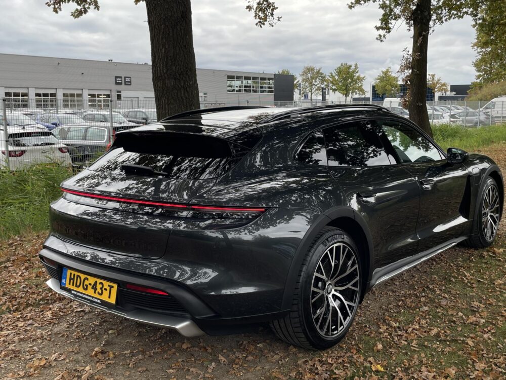 Porsche Taycan Cross Turismo 4S 93 kWh 5