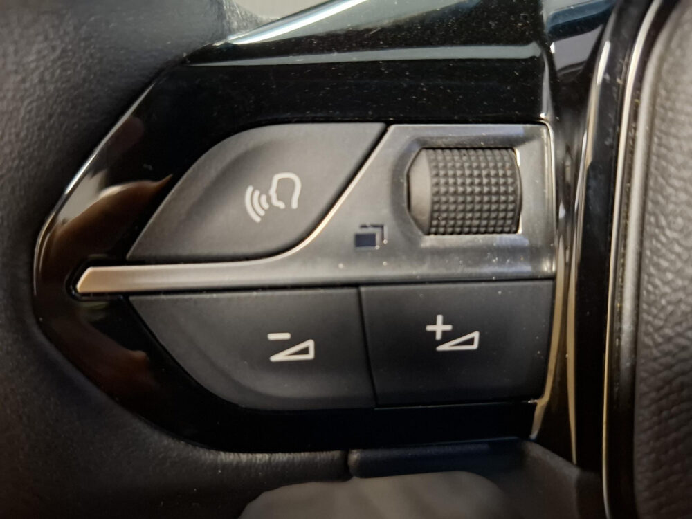 Peugeot 2008 1.2 PureTech 100 Allure 19