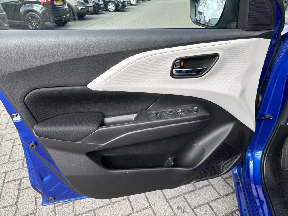 Suzuki Swift 1.2 Select Smart Hybrid 8