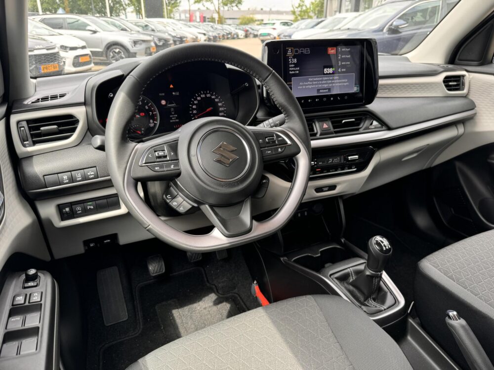 Suzuki Swift 1.2 Style Smart Hybrid 16