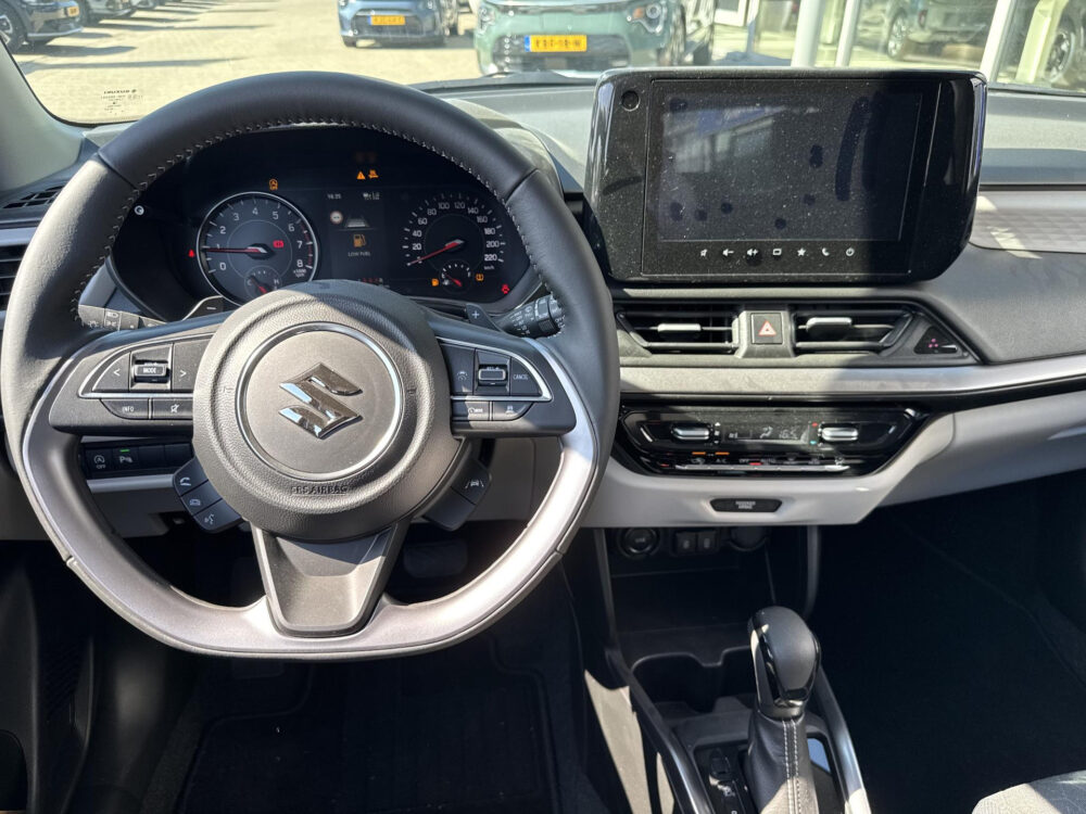 Suzuki Swift 1.2 Style Smart Hybrid 12