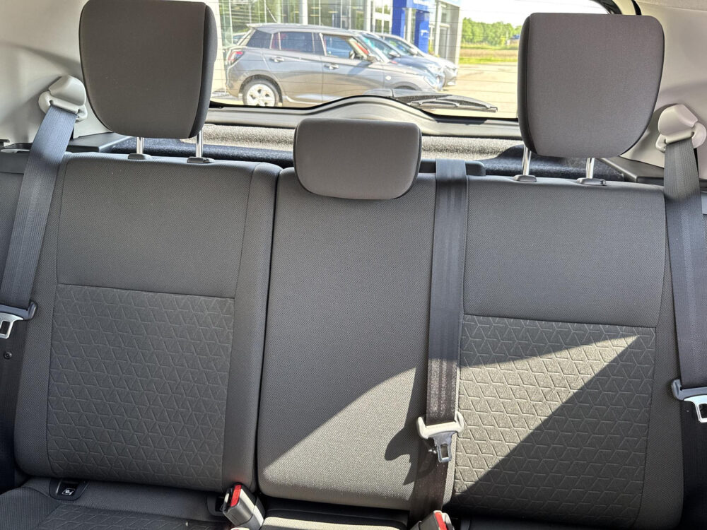 Suzuki Swift 1.2 Style Smart Hybrid 15