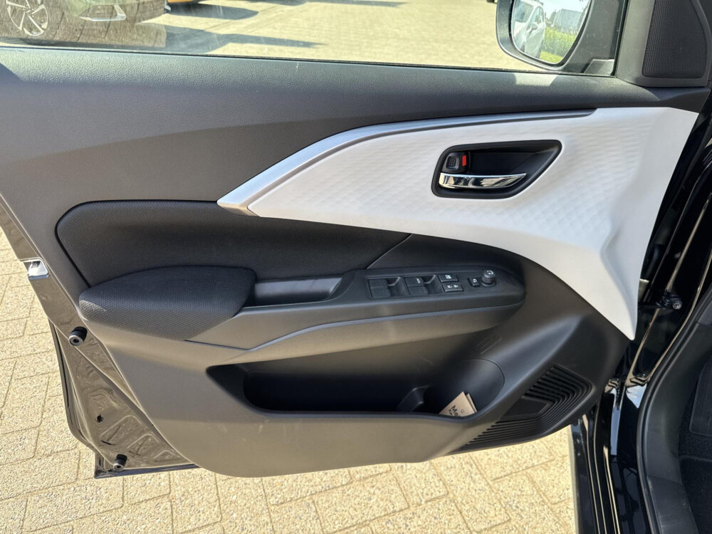 Suzuki Swift 1.2 Style Smart Hybrid 9