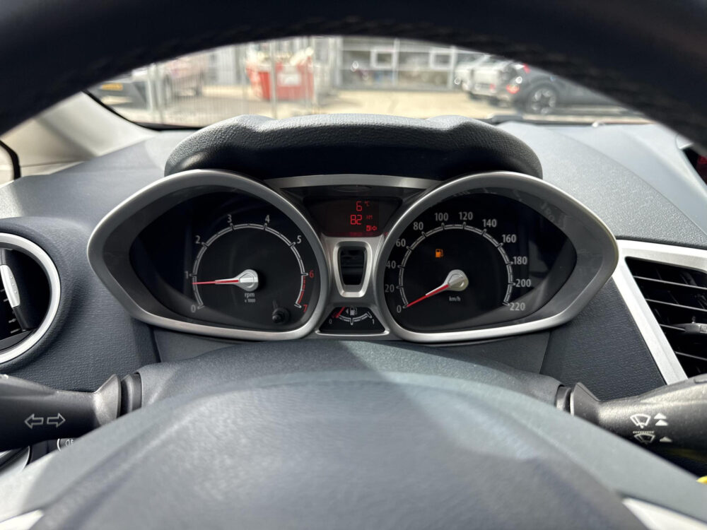 Ford Fiesta 1.6 Titanium 13