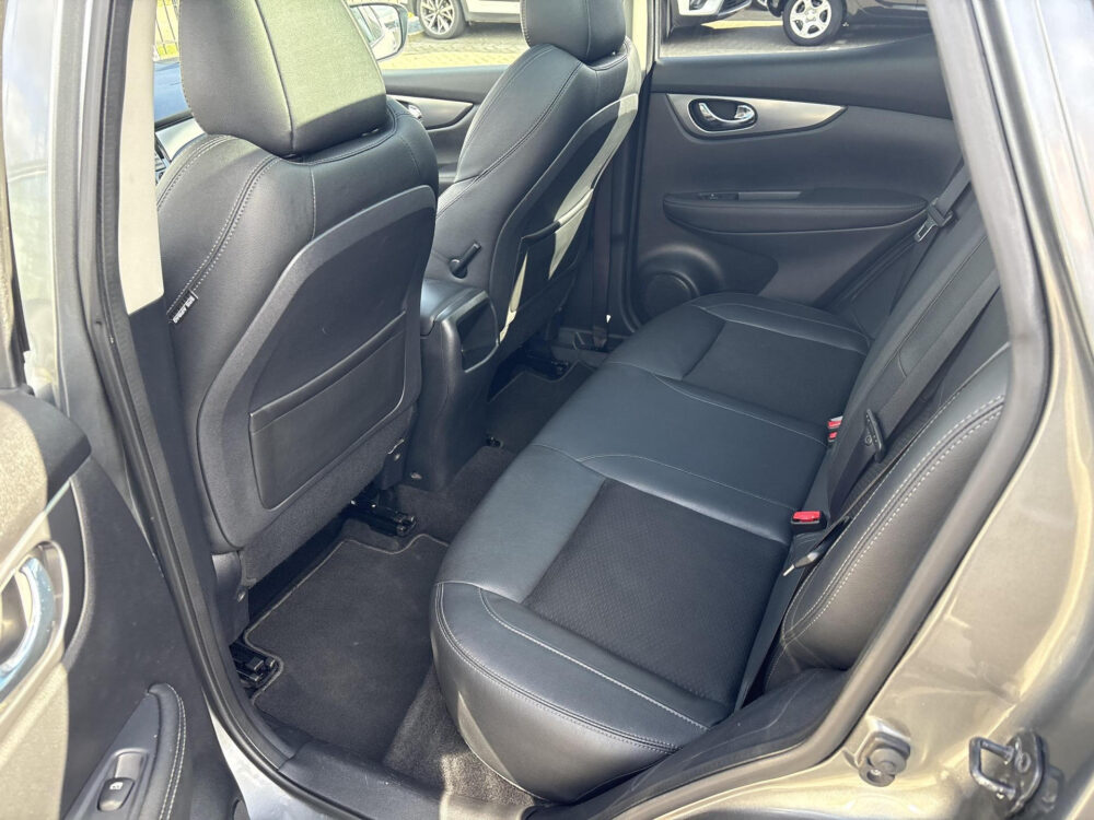 Nissan QASHQAI 1.2 Tekna 18
