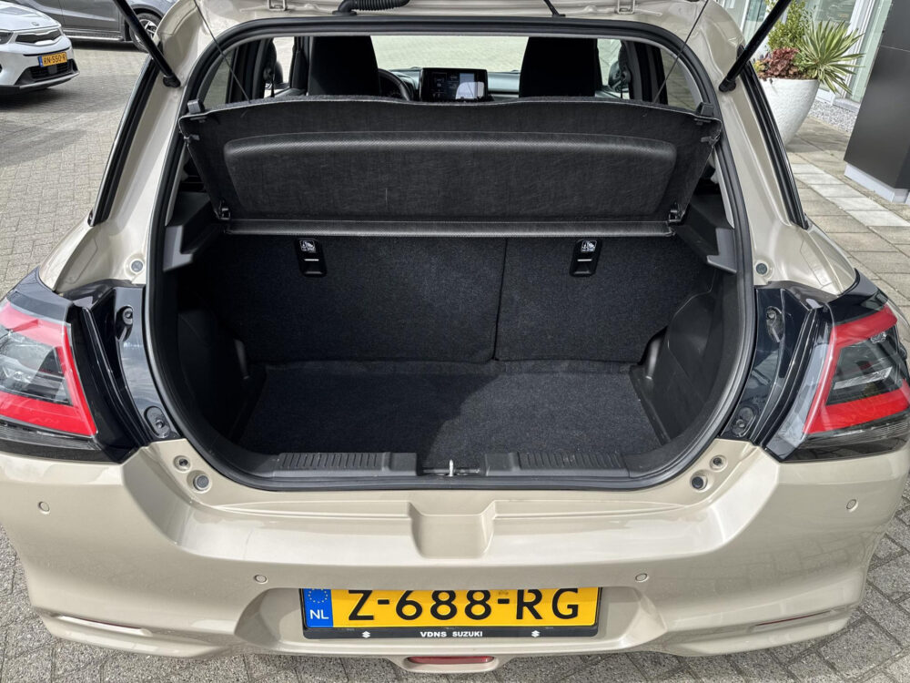 Suzuki Swift 1.2 Style Smart Hybrid 16