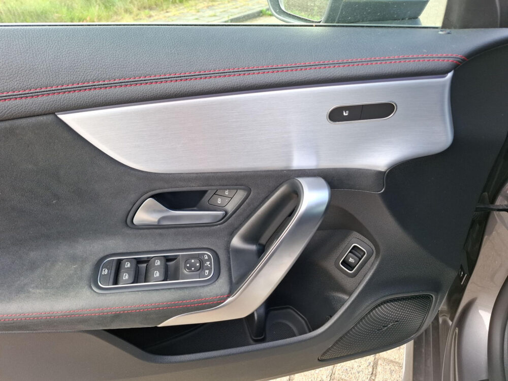 Mercedes-Benz CLA-Klasse 180 Premium Plus 9