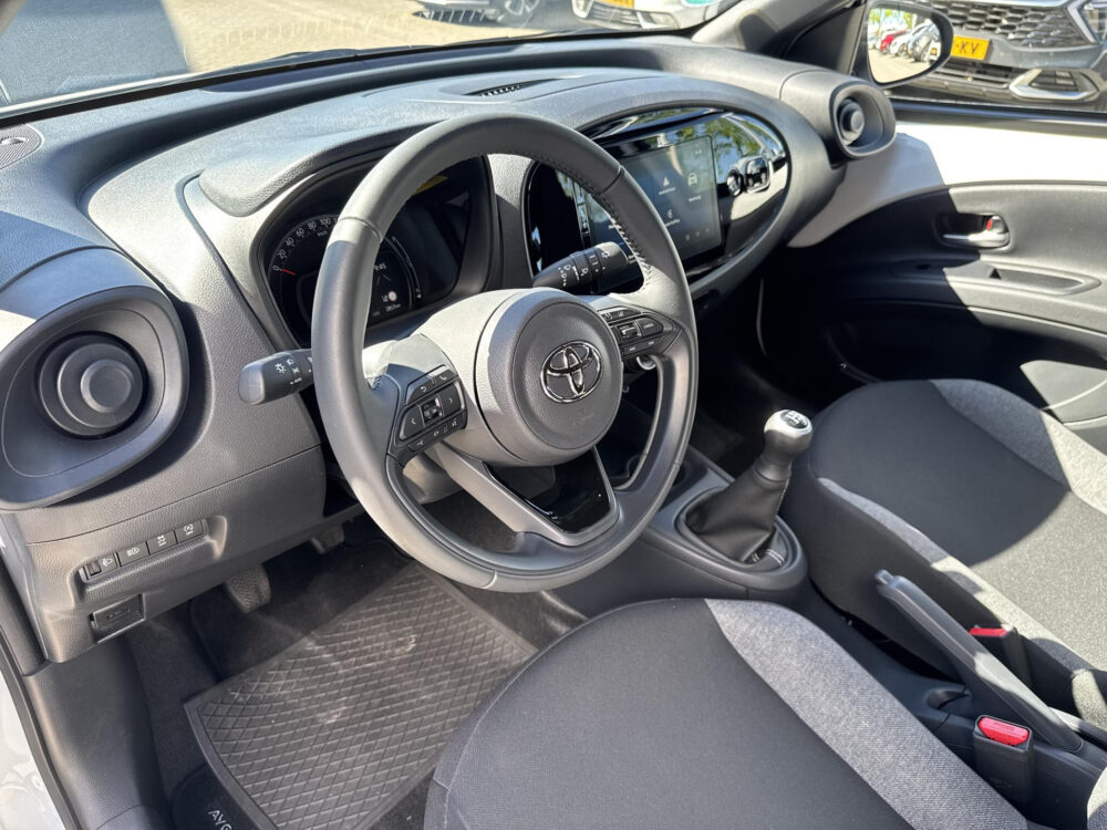 Toyota Aygo X 1.0 VVT-i MT Play 8
