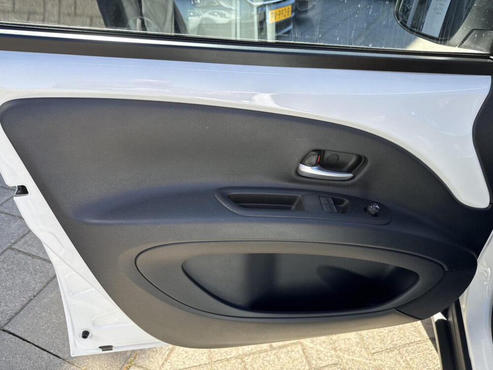 Toyota Aygo X 1.0 VVT-i MT Play 9