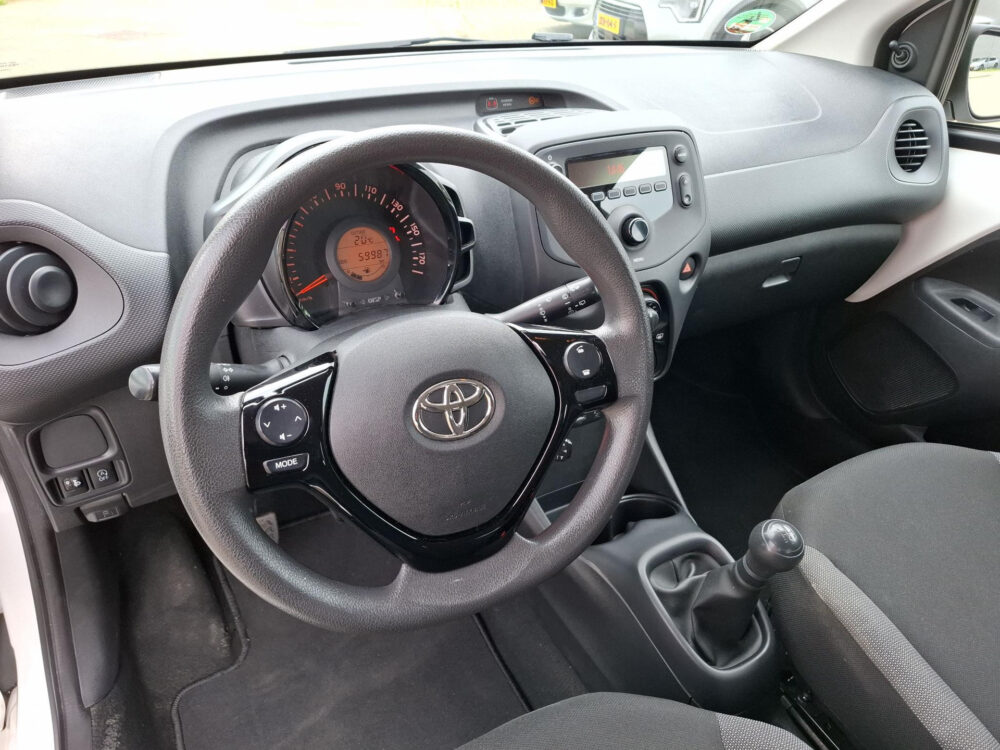 Toyota Aygo 1.0 VVT-i x-fun 8