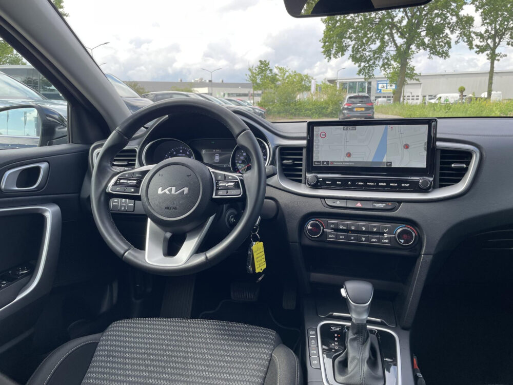 Kia Ceed 1.5 T-GDi MHEV DynamicLine 12