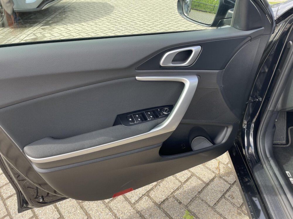 Kia Ceed 1.5 T-GDi MHEV DynamicLine 9