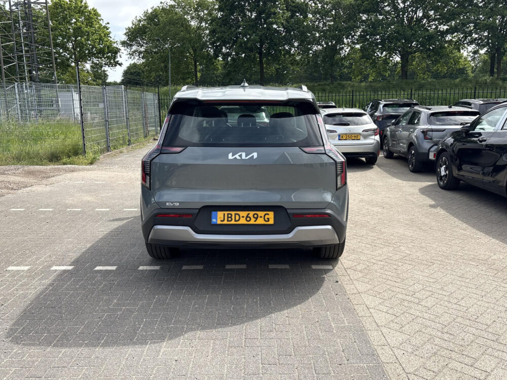 Kia EV9 First Edition 76.1 kWh 6