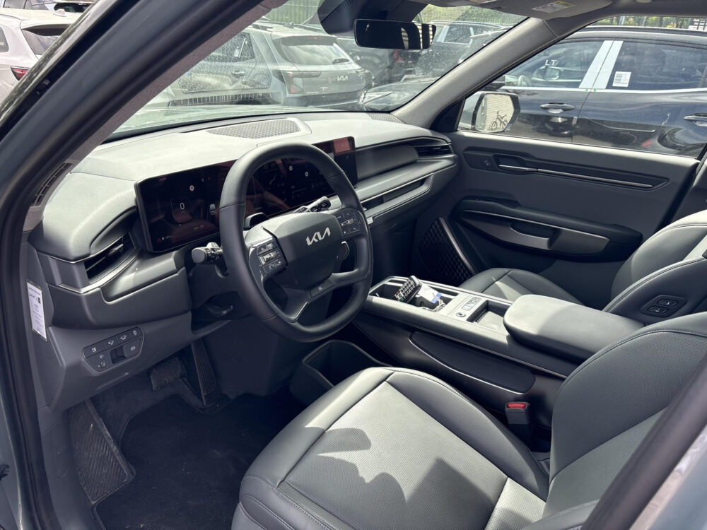Kia EV9 First Edition 76.1 kWh 8