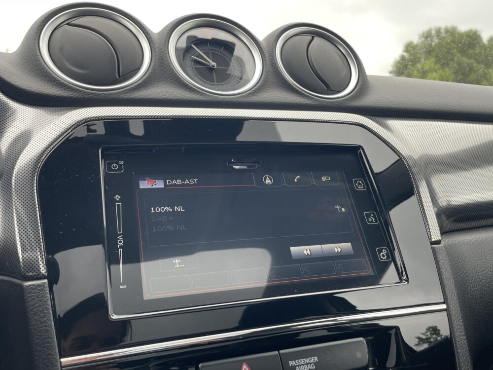 Suzuki Vitara 1.5 Hybrid Style 22