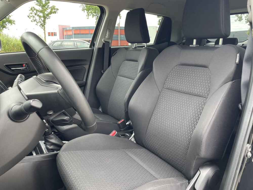 Suzuki Swift 1.2 Select Smart Hybrid 10