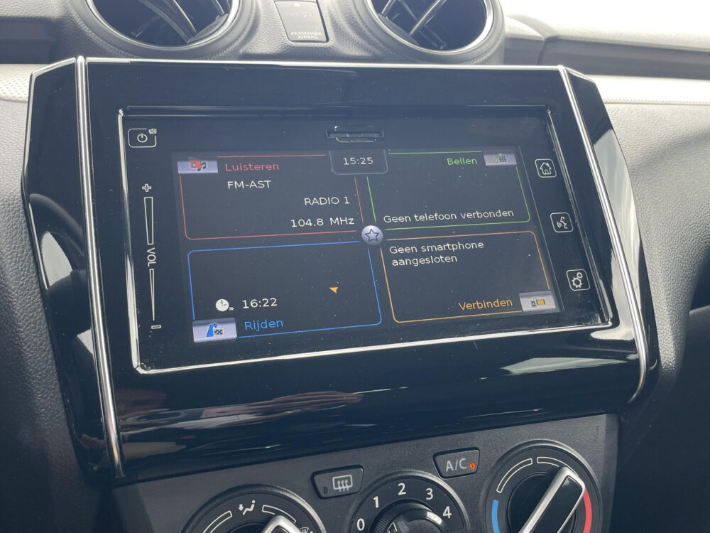 Suzuki Swift 1.2 Select Smart Hybrid 19
