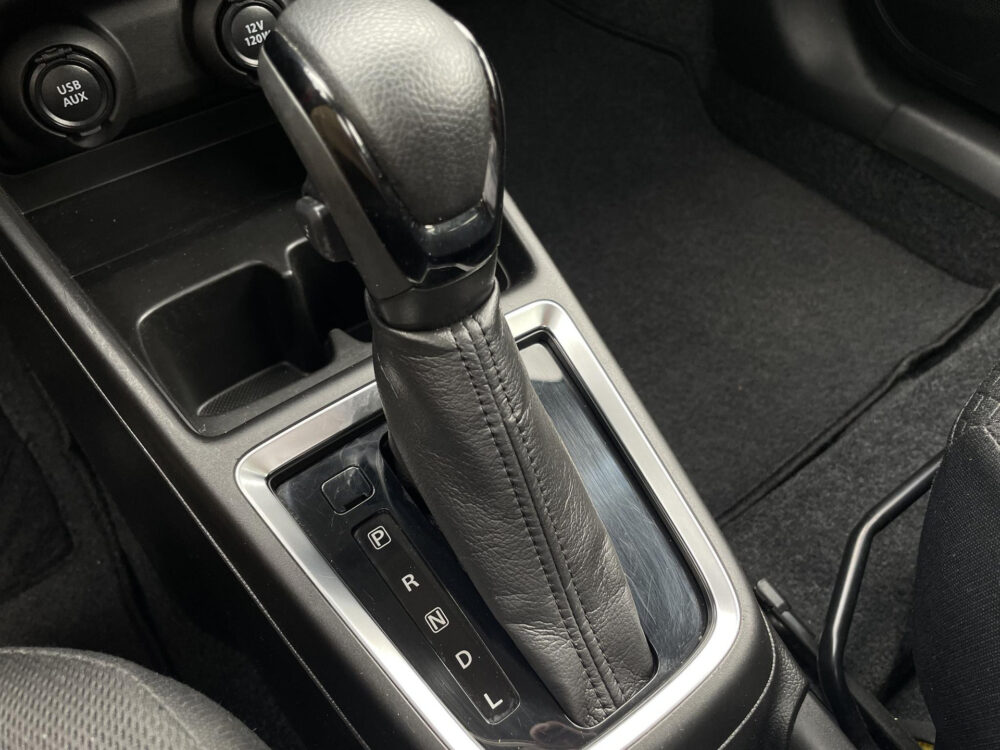 Suzuki Swift 1.2 Select Smart Hybrid 23