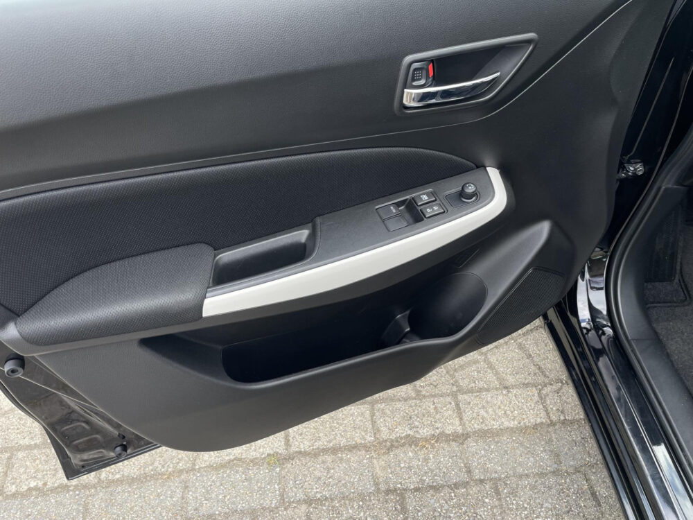 Suzuki Swift 1.2 Select Smart Hybrid 9