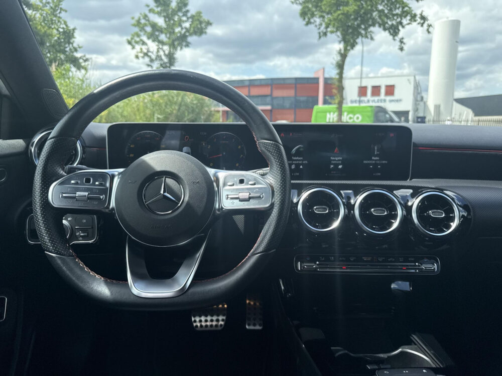 Mercedes-Benz 12