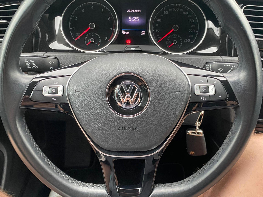 Volkswagen Golf 7.5 1.5 TSI 150PK Highline R-LINE NAVI LED 25