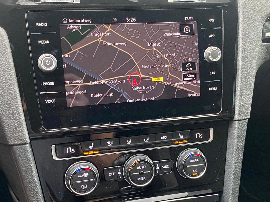 Volkswagen Golf 7.5 1.5 TSI 150PK Highline R-LINE NAVI LED 27