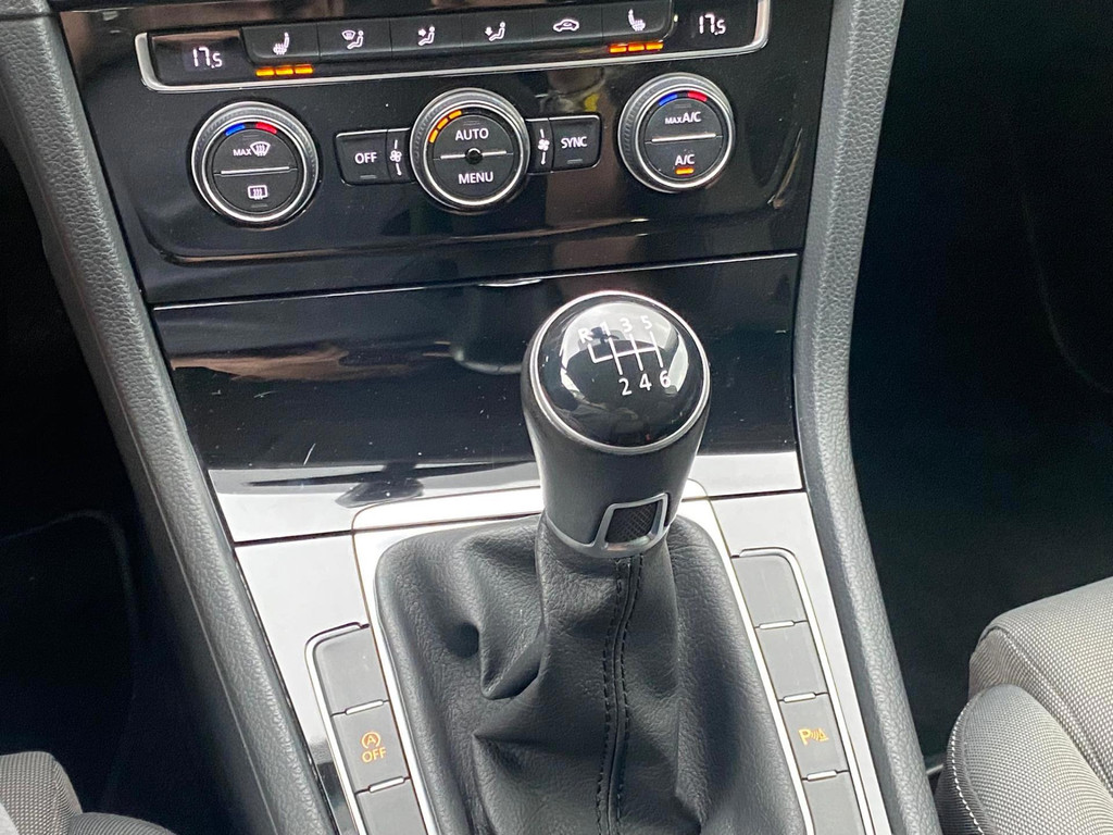 Volkswagen Golf 7.5 1.5 TSI 150PK Highline R-LINE NAVI LED 28