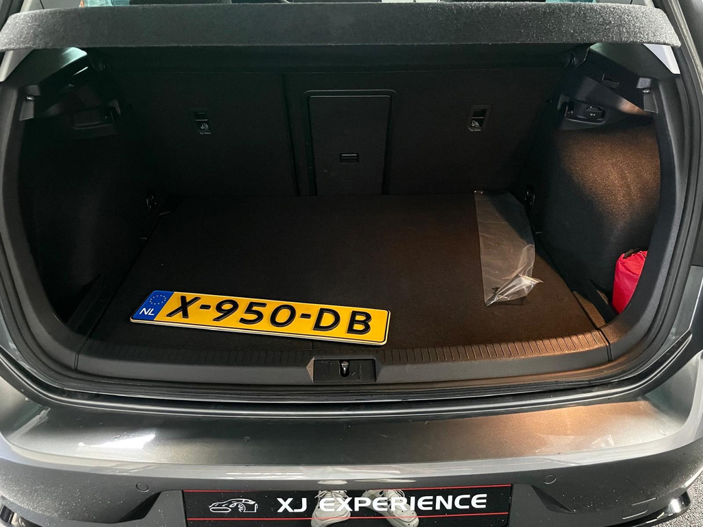 Volkswagen Golf 7.5 1.5 TSI 150PK Highline R-LINE NAVI LED 31
