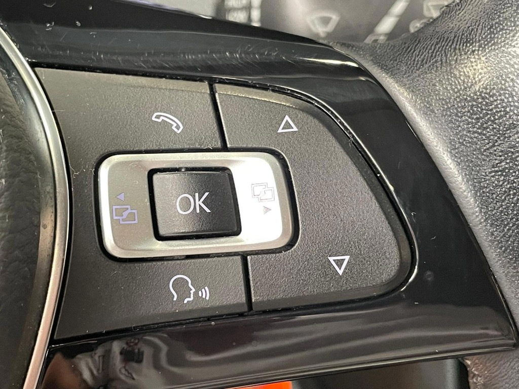 Volkswagen Golf 7.5 FACELIFT 1.5 TSI 150PK R-LINE Highline NAVI MATRIX LED 32