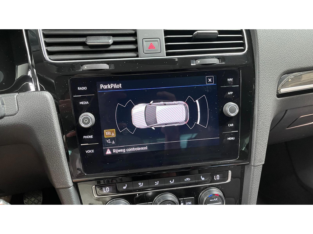 Volkswagen Golf 7.5 FACELIFT 1.5 TSI 150PK R-LINE Highline NAVI MATRIX LED 38