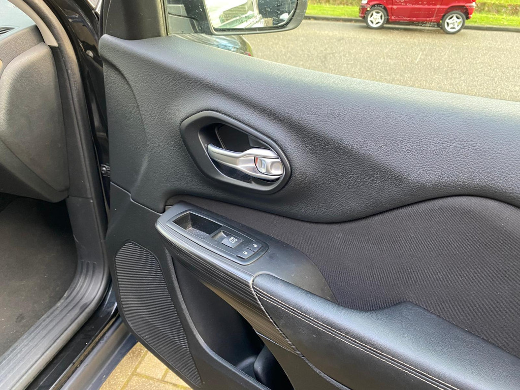 Jeep Cherokee 2.4 LATITUDE NAVI AIRCO Camera 39
