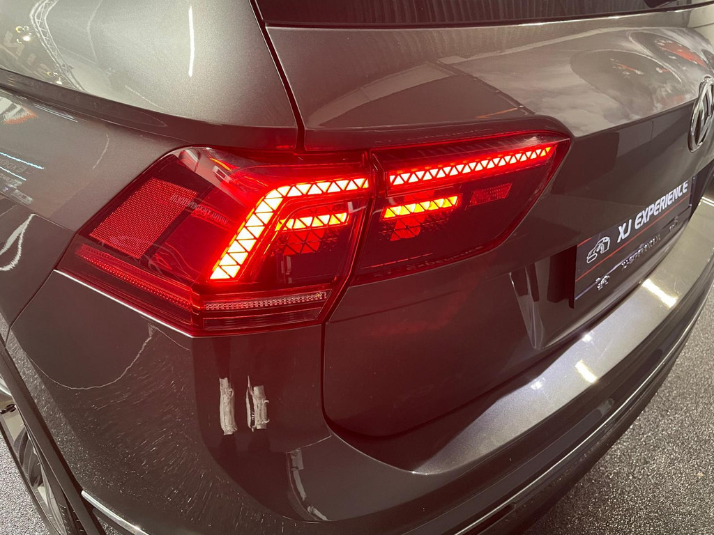 Volkswagen Tiguan 2.0 TSI 4Motion Highline 2x R-LINE PANODAK 16