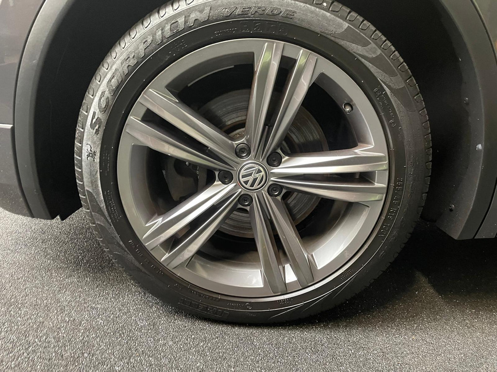 Volkswagen Tiguan 2.0 TSI 4Motion Highline 2x R-LINE PANODAK 25