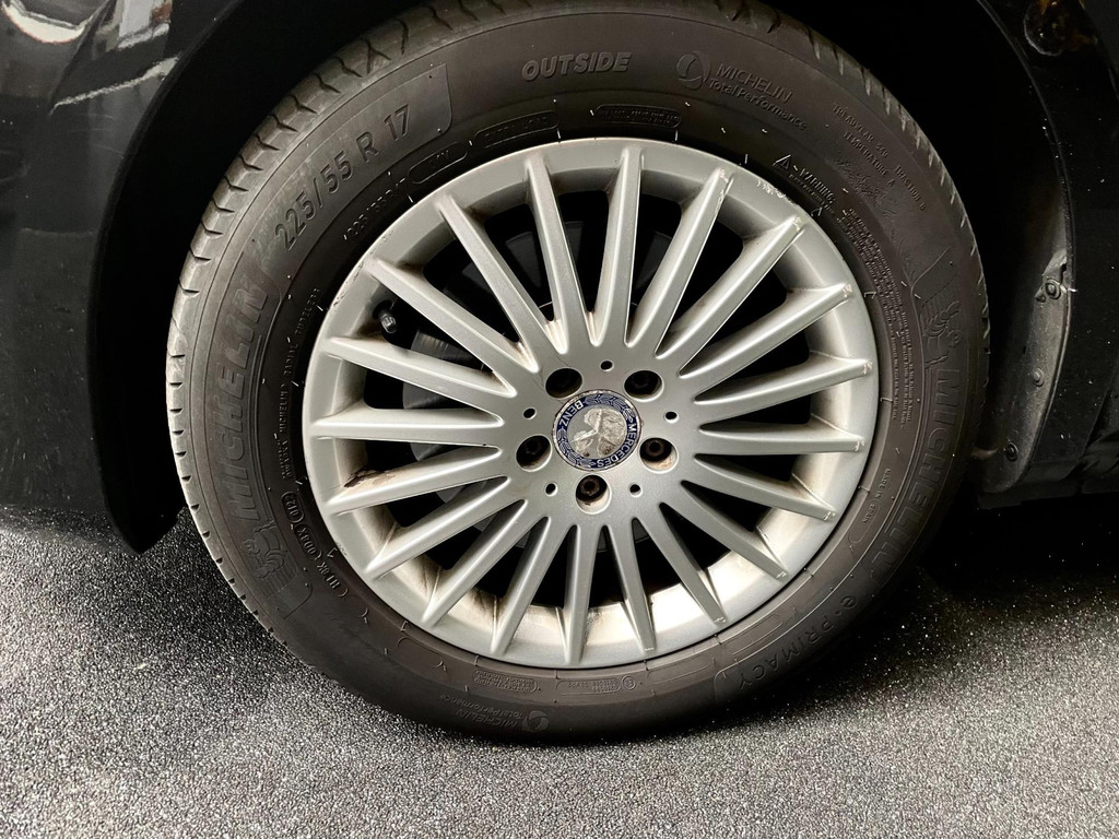 Mercedes-Benz V-klasse 220d Lang DC LEER NAVI 2x SCHUIFD 165 PK 40