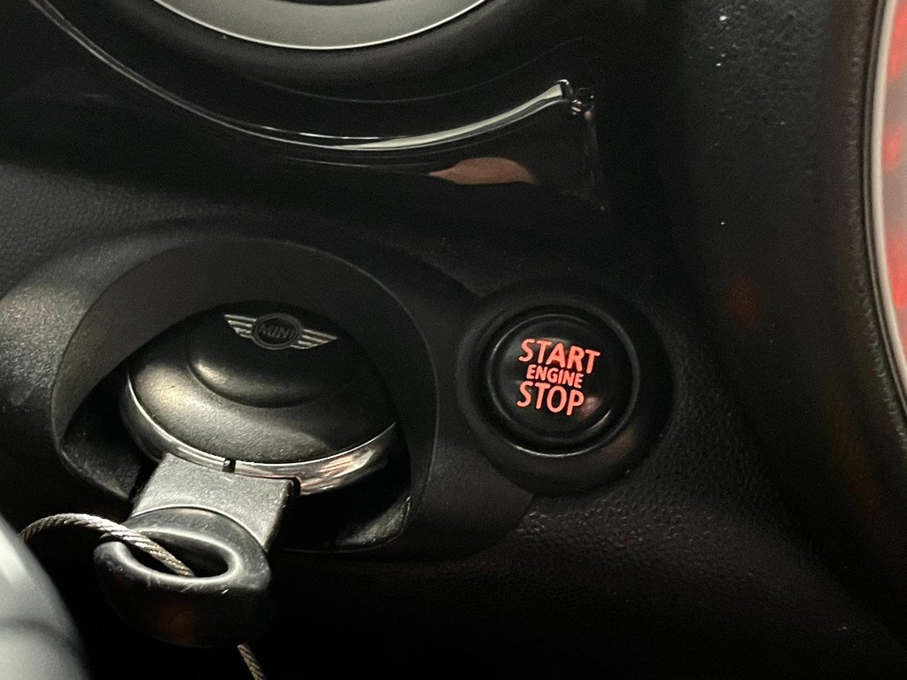Mini Mini 1.6 John Cooper Works 211 PK 1e eigenaar NAP LEER 32