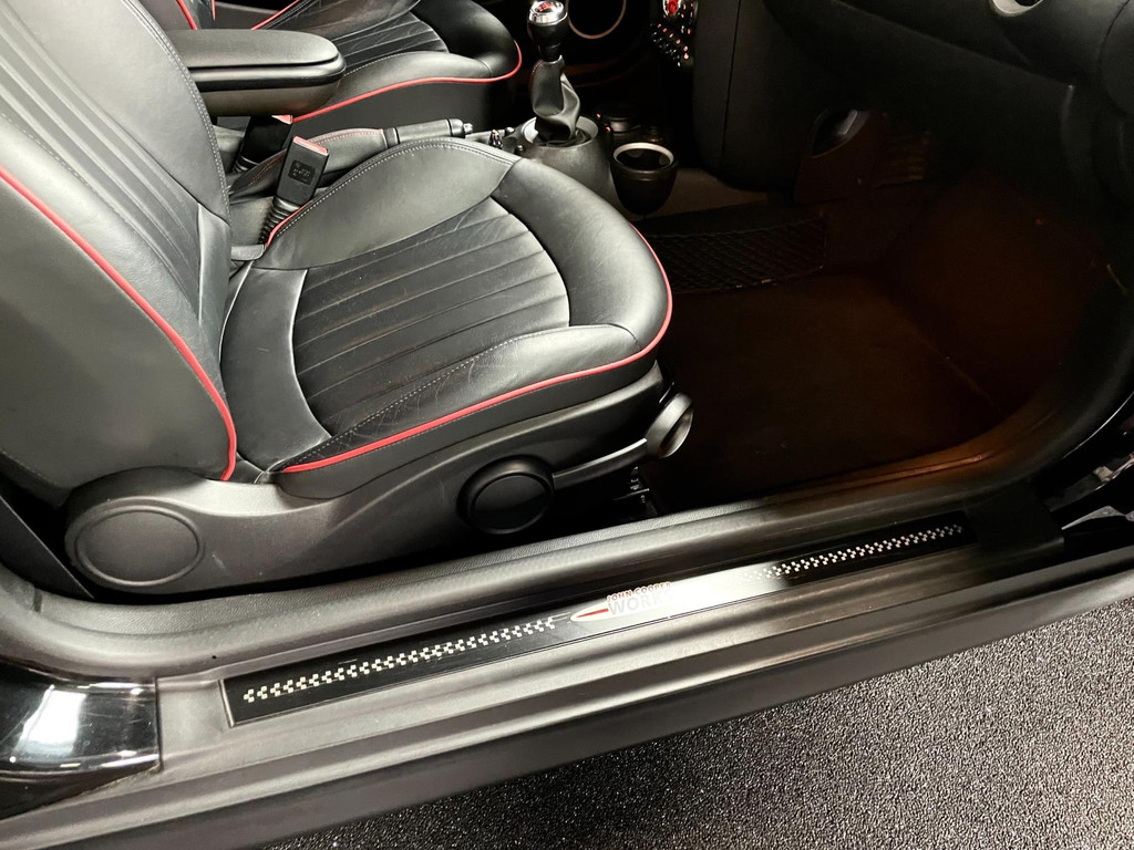 Mini Mini 1.6 John Cooper Works 211 PK 1e eigenaar NAP LEER 50