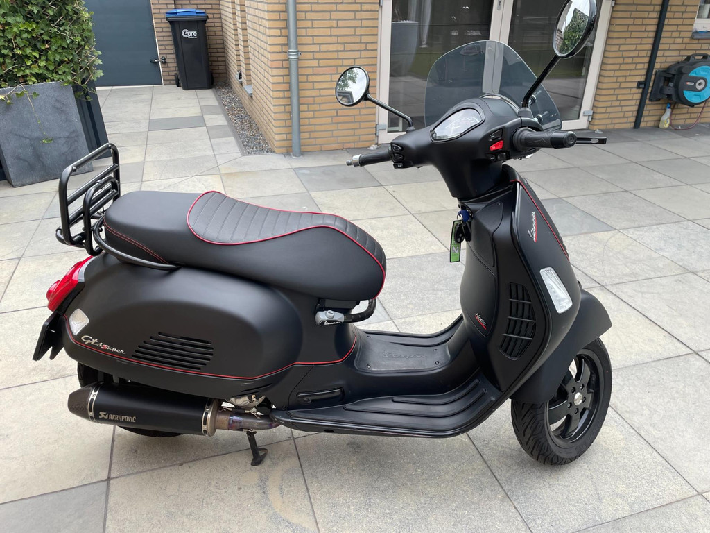 Vespa Scooter GTS 300 ABS ALARM 4541 KM Akraprovic uitlaat 2