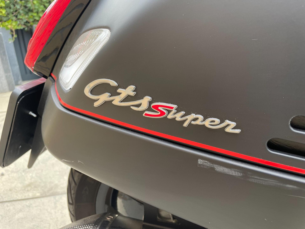 Vespa Scooter GTS 300 ABS ALARM 4541 KM Akraprovic uitlaat 21