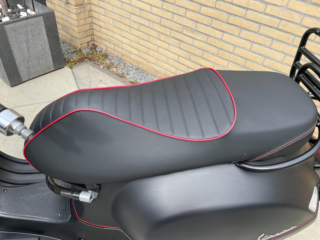 Vespa Scooter GTS 300 ABS ALARM 4541 KM Akraprovic uitlaat 22