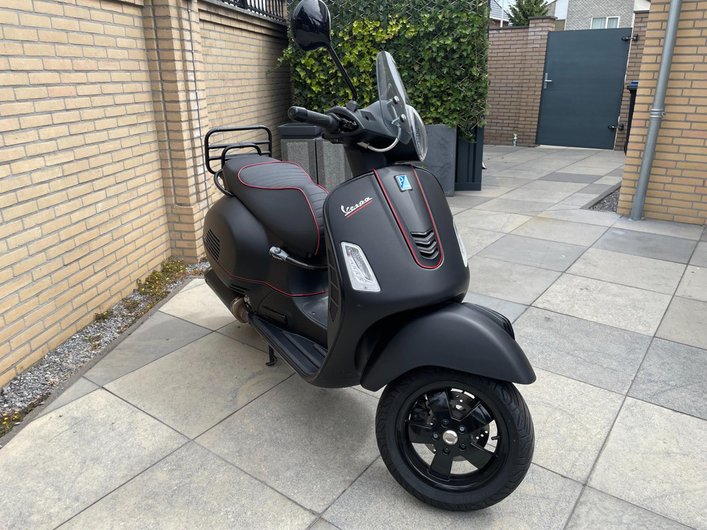 Vespa Scooter GTS 300 ABS ALARM 4541 KM Akraprovic uitlaat 3