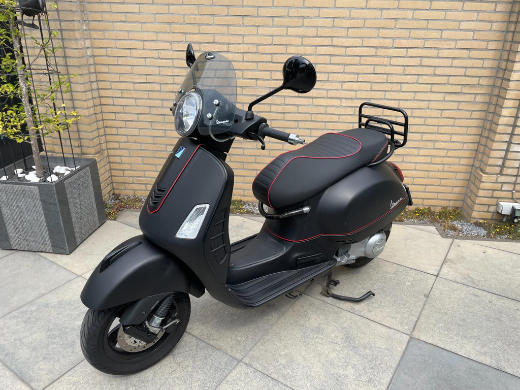 Vespa Scooter GTS 300 ABS ALARM 4541 KM Akraprovic uitlaat 4
