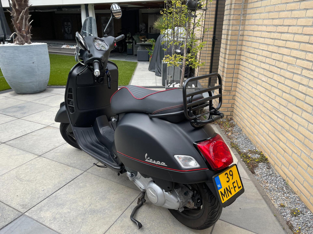 Vespa Scooter GTS 300 ABS ALARM 4541 KM Akraprovic uitlaat 5