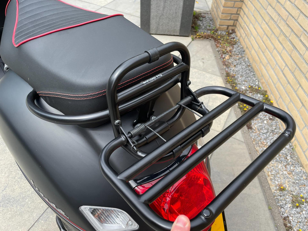 Vespa Scooter GTS 300 ABS ALARM 4541 KM Akraprovic uitlaat 7